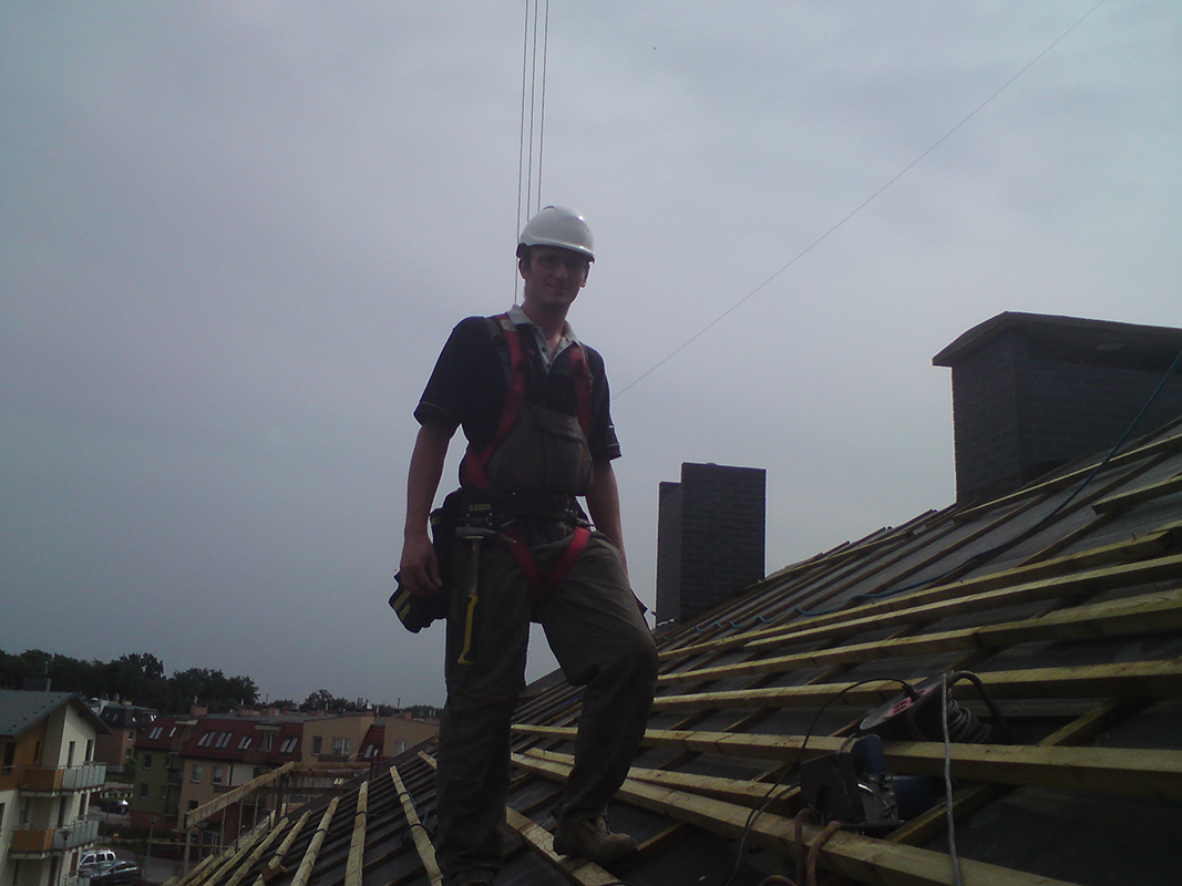 Marcin Kwiatkowski on roof